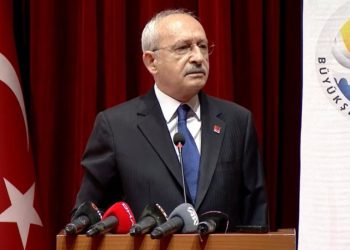 ‘Türkiye bildiğiniz gibi değil, çok daha kötü, her şeyi sattık’