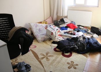 İHD ve MEBYA-DER yöneticilerinin evlerine polis baskını