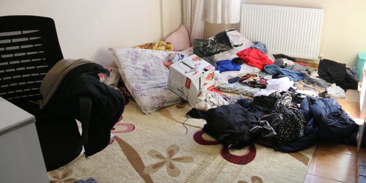 İHD ve MEBYA-DER yöneticilerinin evlerine polis baskını