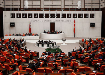 AKP-MHP kadına şiddetin son bulunması önergesini reddetti