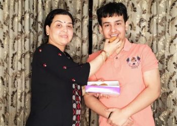 14 yaşında üniversiteden mezun oldu