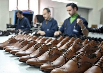 İşçiler günü kurtarmaya çalışıyor