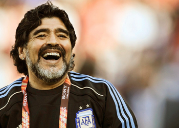 Arjantinli futbolcu Maradona hayatını kaybetti