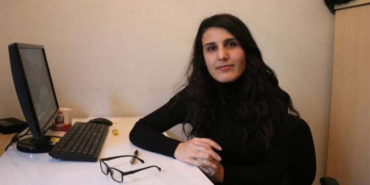 Jinnews muhabiri Gülistan Azak gözaltına alındı Jinnews muhabiri Gülistan Azak gözaltına alındı