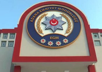 Polis Emniyet’e gelen avukatı yurttaş sanıp dövmeye kalktı