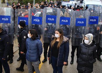 Sağlık Bakanlığı’nın önünden seslendiler: Çığlığımızı duyan yok