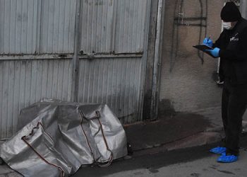 Boşanma aşamasındaki eşini öldürüp, intihara kalkıştı