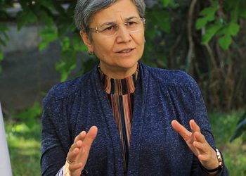 Tutuklanan Leyla Güven cezaevine götürüldü