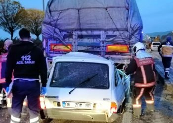 TIR’ın altına giren otomobilin sürücüsü öldü