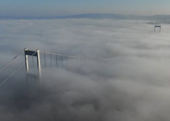 Büyüleyen sis manzarası drone ile görüntülendi