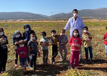 İl il gezip, ürettikleri antibakteriyel sabunları çocuklara dağıtıyor