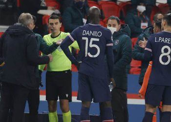 Irkçı söylem Paris Saint Germain – Başakşehir maçını erteletti!