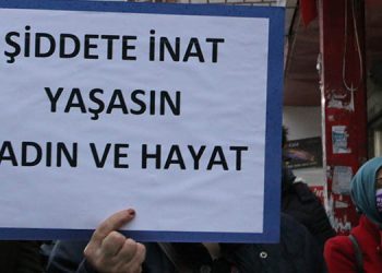 ‘Kılıf uyduran medya erkek egemenliğine sözcülük yapıyor’