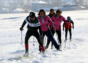 Yüksekovalı kayakçılar Türkiye şampiyonasına hazırlanıyor