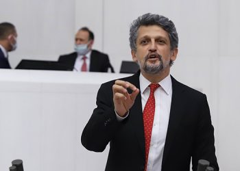 Paylan’dan Varank’a: ‘Aşı bulacağım’ diye yola çıktı, nal topluyor