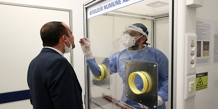 Yurt dışından uçakla gelişlerde zorunlu ‘negatif PCR test ibrazı uygulaması’ başladı Yurt dışından uçakla gelişlerde zorunlu ‘negatif PCR test ibrazı uygulaması’ başladı