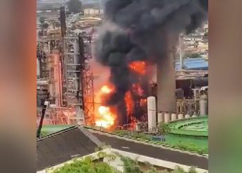 Güney Afrika’da petrol rafinerisinde patlama