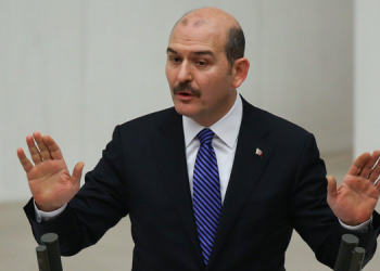 HDP’liler Soylu’yu sıra kapaklarına vurarak protesto etti