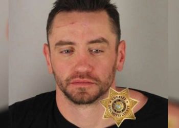 ‘Koronavirüslüyüm’ dedi polise tükürdü