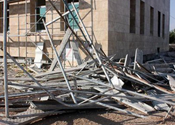 Beton kalıbın altında kalan 3 işçi yaralandı