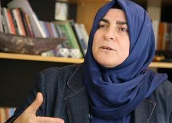 AKP kurucularından Ünsal: Başörtü hiçbir siyaseti temsil etmiyor