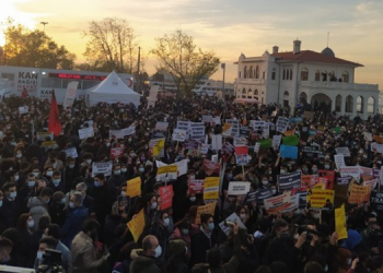 Üniversite öğrencilerinin Kadıköy’deki protestosu başladı