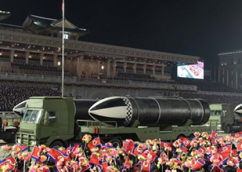 Kim Jong-Un ABD’ye denizaltı füzeleriyle gözdağı verdi