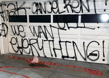 ABD’de Nancy Pelosi’nin evinin önüne kesik domuz başı bırakıldı