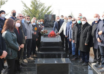 HDP Murat Bozlak’ı mezarı başında andı