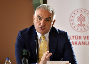Bakan Ersoy: Turizmde V çıkışı bekliyoruz