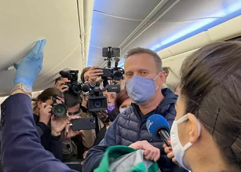 Moskova’ya dönen Navalnıy gözaltına alındı