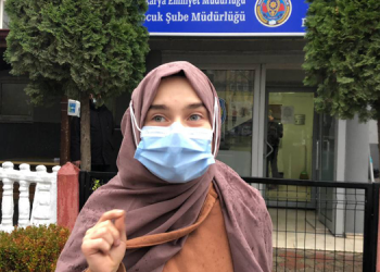 ‘Yavruları annelerinden ayırmayın’ diyen genç kıza tokat attı