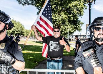 Beyazlara gelince ABD polisinin eli armut mu topluyor?