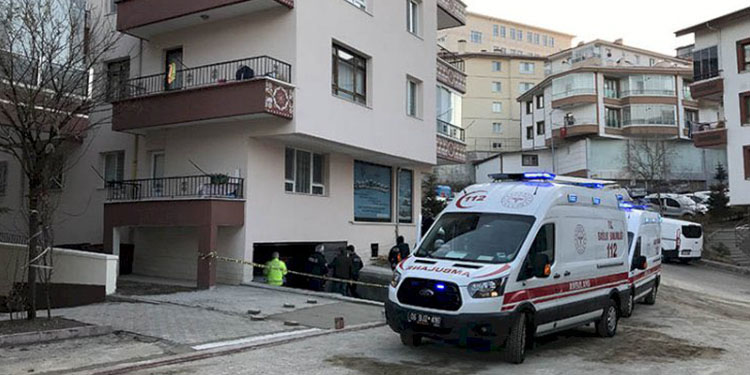 Apartman garajında 3 kişinin cansız bedeni bulundu Apartman garajında 3 kişinin cansız bedeni bulundu