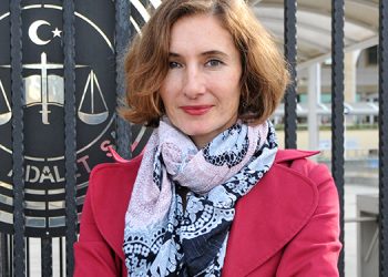 ‘Şiddete uğrayan kadın, aslında öldürme eyleminden kurtulan kadındır’