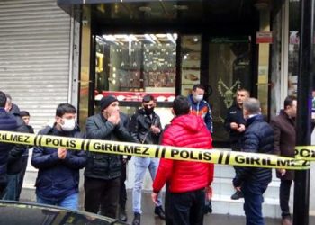 Kuyumcuyu öldüren iki zanlı yakalandı