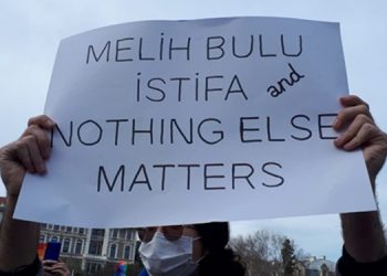 Metallica eşliğinde Bulu’ya istifaya çağrısı