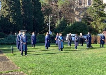 Öğretim üyeleri Bulu’yu sırtlarını dönerek protesto etti