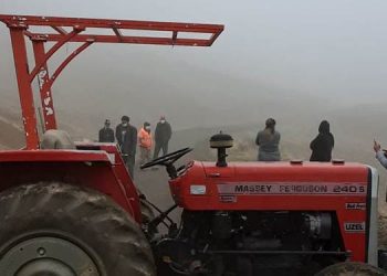 Maden ocağına karşı çıkan köylüler yol kapattı