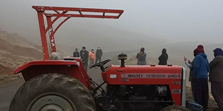 Maden ocağına karşı çıkan köylüler yol kapattı Maden ocağına karşı çıkan köylüler yol kapattı