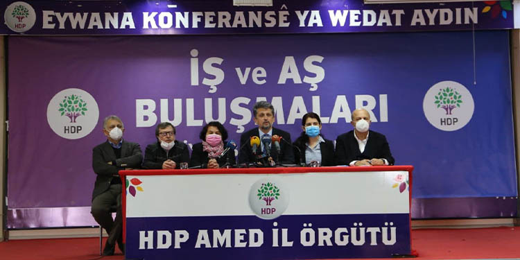HDP ‘İş ve Aş Buluşmaları’na Diyarbakır’da start verdi HDP ‘İş ve Aş Buluşmaları’na Diyarbakır’da start verdi