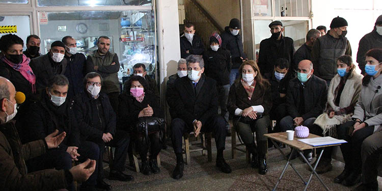 HDP’nin ‘İş ve Aş Buluşmaları’na yoğun ilgi HDP’nin ‘İş ve Aş Buluşmaları’na yoğun ilgi