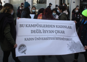 İzmir’de ‘kadın üniversiteleri’ protestosu