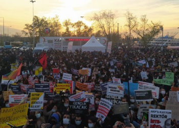 Kadıköy’de binlerce öğrenci bir araya geldi