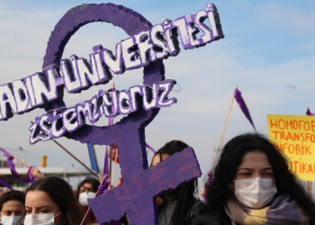 Kadın üniversitesine karşı mor isyan