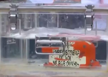 Endonezya’da düşen yolcu uçağının kara kutuları bulundu