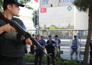 Kayyım 84 işçiyi işten çıkardı