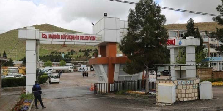 Kayyım bini aşkın işçiyi 12 gündür kayıt dışı çalıştırıyor Kayyım bini aşkın işçiyi 12 gündür kayıt dışı çalıştırıyor