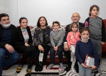 Kılıçdaroğlu, apartman görevlisi çifti ziyaret etti