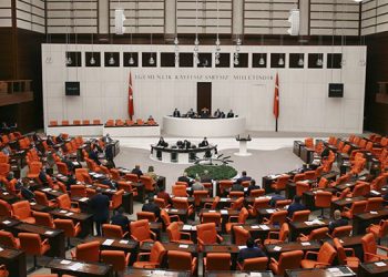 Bahçeli’nin gazetecileri hedef alması Meclis gündeminde